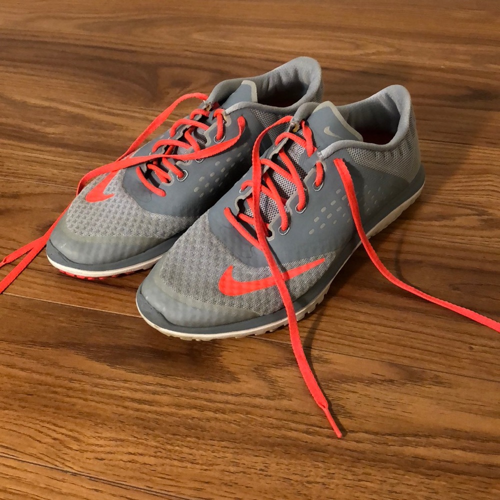 Nike Fit grey and pink sneakers
